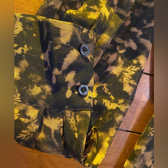 CALVIN KLEIN long sleeve button down blouse, US size- medium - Picture 4 of 7